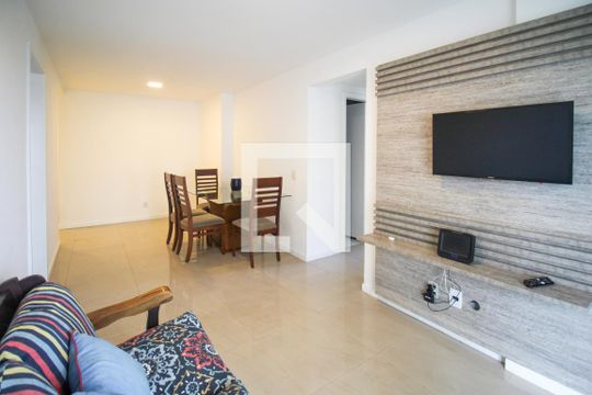 Sala de apartamento para alugar com 2 quartos, 70m² em Barra da Tijuca, Rio de Janeiro