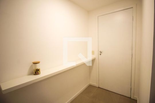 Hall de entrada de apartamento para alugar com 2 quartos, 70m² em Barra da Tijuca, Rio de Janeiro