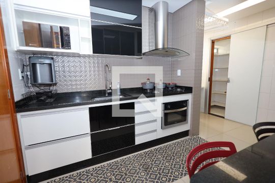 Cozinha de apartamento para alugar com 3 quartos, 100m² em Nova Suiça, Goiânia