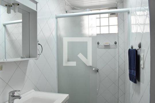 Banheiro da Suíte 1 de casa de condomínio para alugar com 3 quartos, 300m² em São Braz, Curitiba