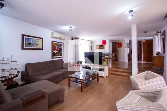 Sala de casa de condomínio à venda com 3 quartos, 199m² em São Francisco, Niterói