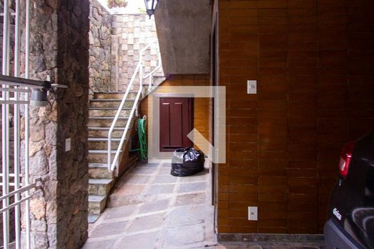 Garagem de casa de condomínio à venda com 3 quartos, 199m² em São Francisco, Niterói