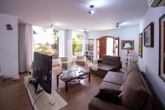Sala de casa de condomínio à venda com 3 quartos, 199m² em São Francisco, Niterói