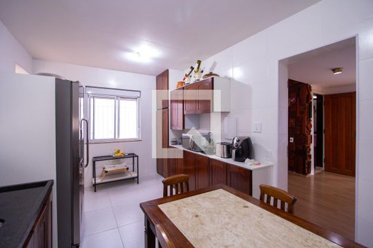 Cozinha de casa de condomínio à venda com 3 quartos, 199m² em São Francisco, Niterói