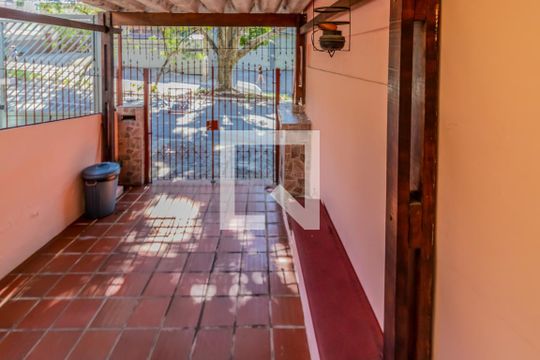 Garagem de casa à venda com 4 quartos, 109m² em Jaguaré, São Paulo