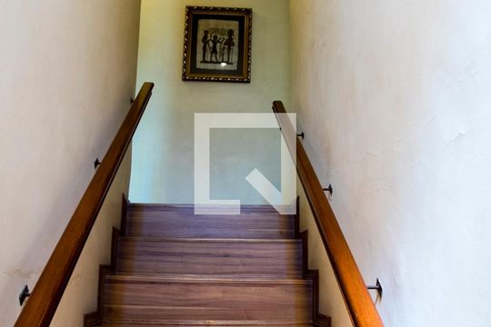 Escada de casa à venda com 3 quartos, 163m² em Perdizes, São Paulo