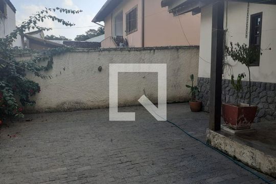 Casa à venda com 4 quartos, 230m² em Itaipu, Niterói