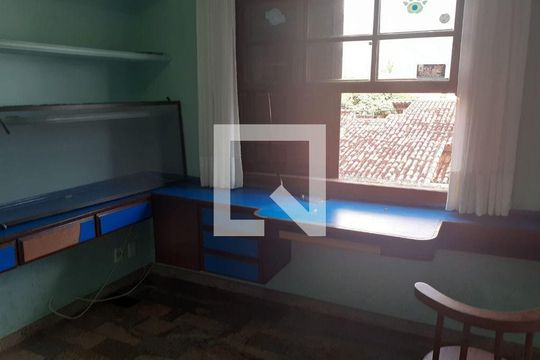 Casa à venda com 4 quartos, 230m² em Itaipu, Niterói