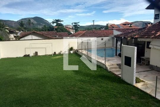 Casa à venda com 4 quartos, 230m² em Itaipu, Niterói