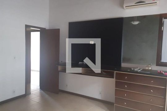 Casa à venda com 4 quartos, 230m² em Itaipu, Niterói