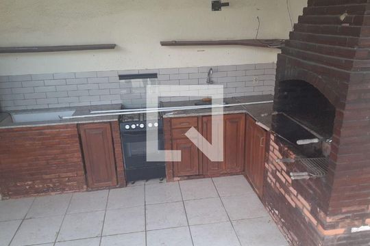 Casa à venda com 4 quartos, 230m² em Itaipu, Niterói