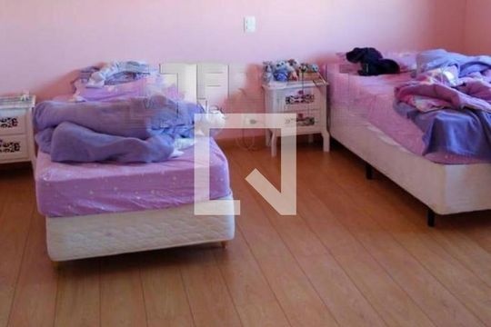 Casa à venda com 4 quartos, 214m² em Vila Pauliceia, São Paulo