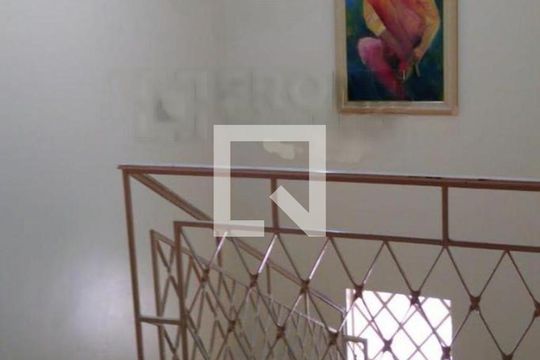Casa à venda com 4 quartos, 214m² em Vila Pauliceia, São Paulo