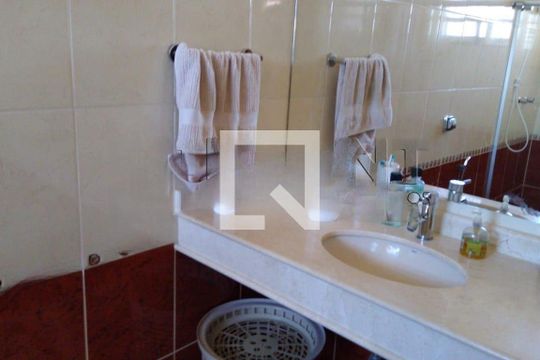 Casa à venda com 4 quartos, 214m² em Vila Pauliceia, São Paulo