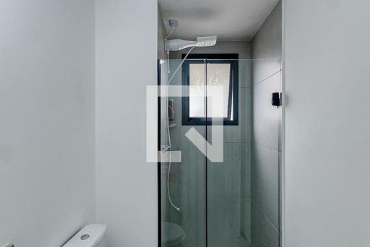 Banheiro de apartamento para alugar com 1 quarto, 39m² em Brás, São Paulo