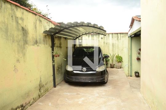 Garagem de casa à venda com 3 quartos, 274m² em Cachoeirinha, Belo Horizonte