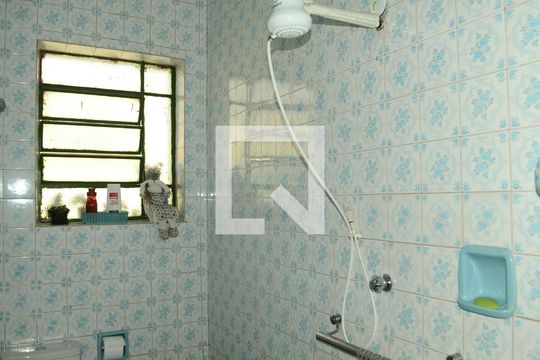 Banheiro de casa à venda com 3 quartos, 274m² em Cachoeirinha, Belo Horizonte
