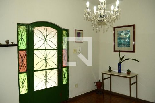 Casa à venda com 3 quartos, 274m² em Cachoeirinha, Belo Horizonte
