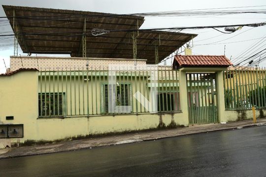 Fachada de casa à venda com 3 quartos, 274m² em Cachoeirinha, Belo Horizonte