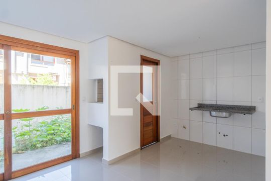 Cozinha de casa à venda com 3 quartos, 180m² em Guarujá, Porto Alegre