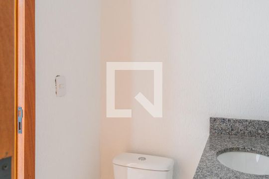 Banheiro Social de casa à venda com 3 quartos, 180m² em Guarujá, Porto Alegre
