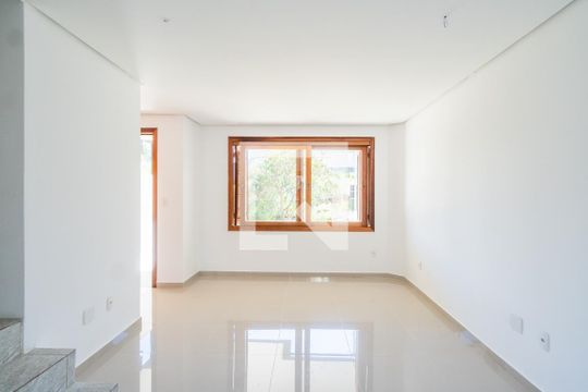 Sala de casa à venda com 3 quartos, 180m² em Guarujá, Porto Alegre