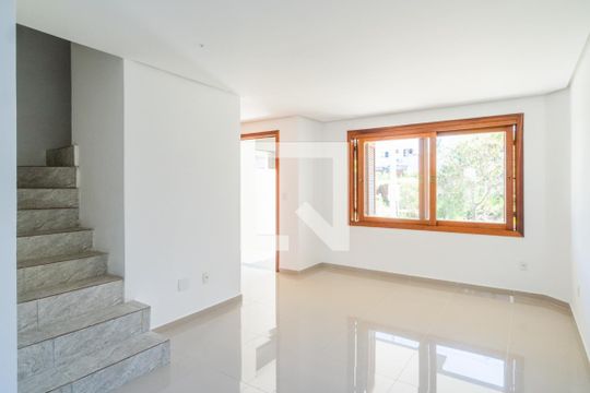 Casa à venda com 3 quartos, 180m² em Guarujá, Porto Alegre