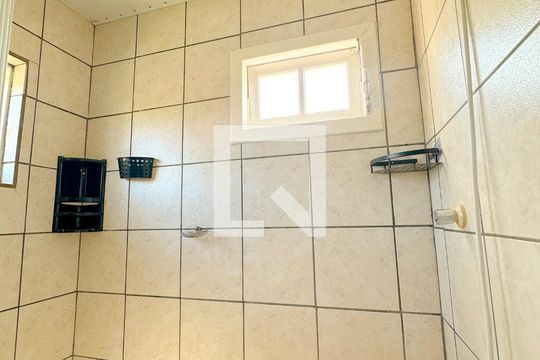 Banheiro da Suíte de casa para alugar com 3 quartos, 379m² em Ingleses Norte, Florianópolis