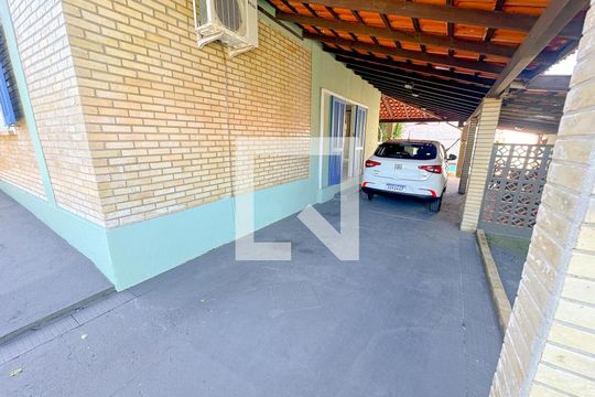 Garagem de casa para alugar com 3 quartos, 379m² em Ingleses Norte, Florianópolis