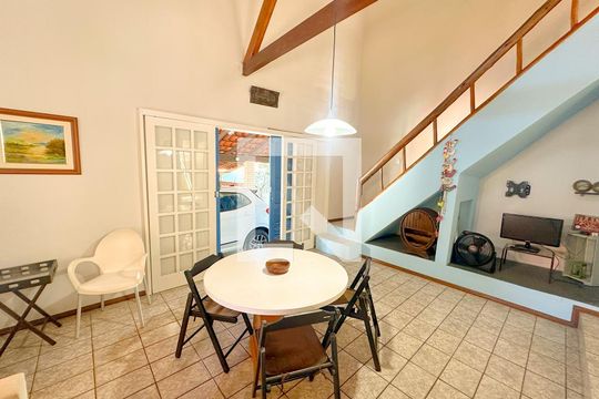 Sala de casa para alugar com 3 quartos, 379m² em Ingleses Norte, Florianópolis