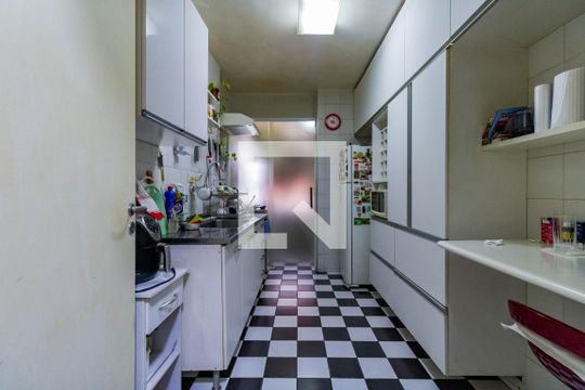 Cozinha de apartamento à venda com 2 quartos, 70m² em Vila Suzana, São Paulo