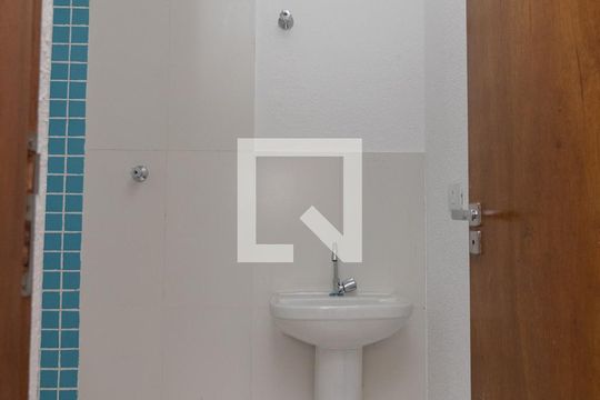 Banheiro de apartamento para alugar com 2 quartos, 40m² em Vila Sao Geraldo, São Paulo