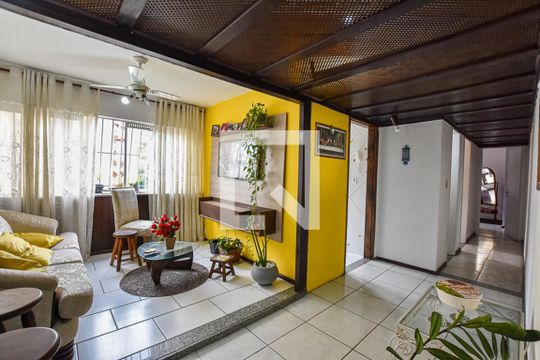 Apartamento para alugar com 2 quartos, 57m² em Santa Rosa, Niterói