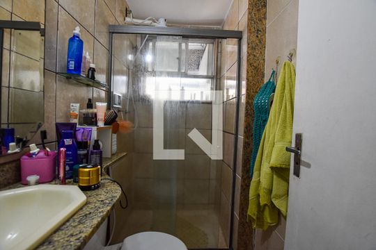 Banheiro de apartamento para alugar com 2 quartos, 57m² em Santa Rosa, Niterói