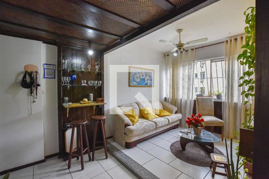 Sala de apartamento para alugar com 2 quartos, 57m² em Santa Rosa, Niterói