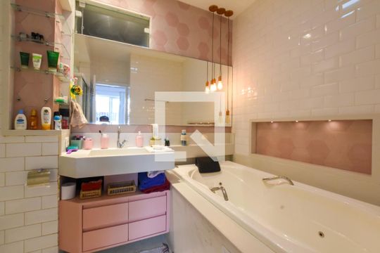 Banheiro do Quarto 3 de apartamento à venda com 4 quartos, 164m² em Icaraí, Niterói