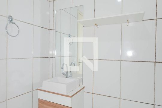 Banheiro de apartamento para alugar com 2 quartos, 47m² em Jardim Nova Cidade, Guarulhos