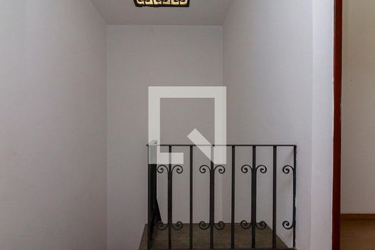 Corredor de casa à venda com 5 quartos, 260m² em Jardim dos Estados, São Paulo