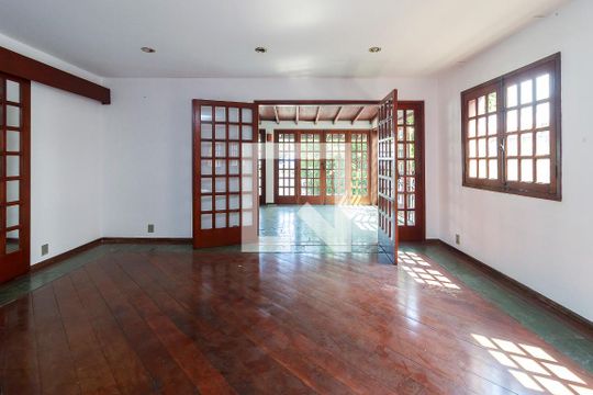 Casa à venda com 5 quartos, 260m² em Jardim dos Estados, São Paulo