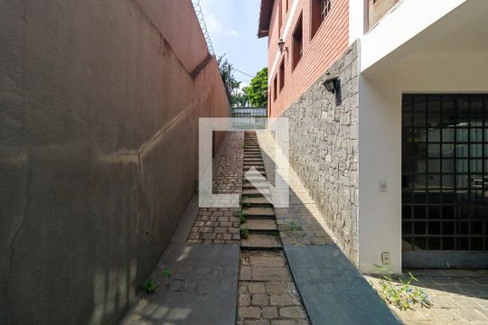 Acesso Garagem de casa à venda com 5 quartos, 260m² em Jardim dos Estados, São Paulo
