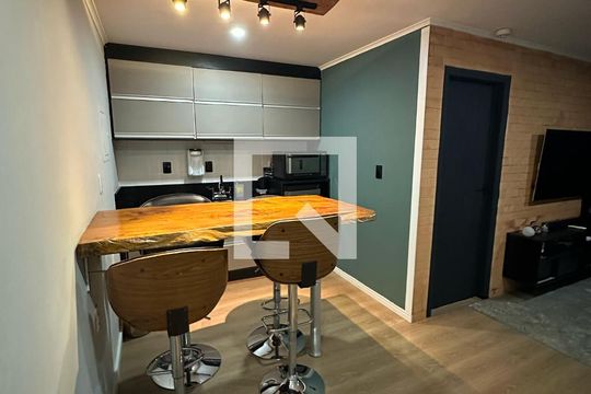 Cozinha de apartamento para alugar com 1 quarto, 40m² em Vila Uberabinha, São Paulo