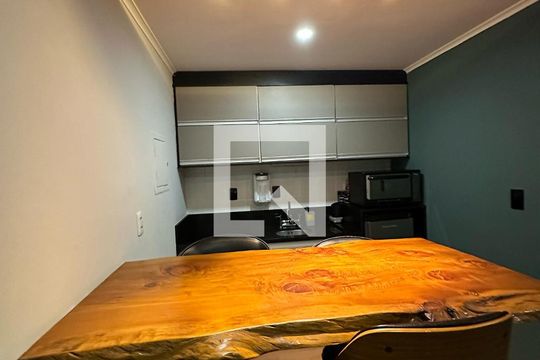Cozinha de apartamento para alugar com 1 quarto, 40m² em Vila Uberabinha, São Paulo