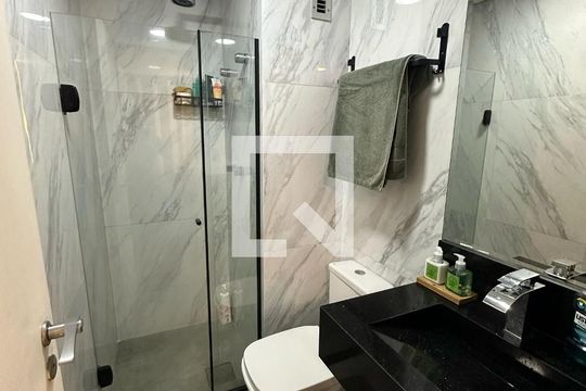 Banheiro de apartamento para alugar com 1 quarto, 40m² em Vila Uberabinha, São Paulo