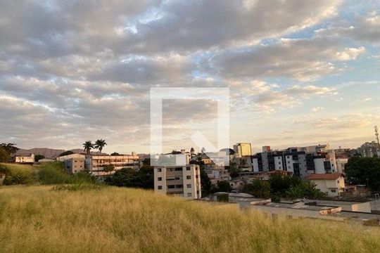 Casa à venda com 4 quartos, 360m² em Santa Tereza, Belo Horizonte