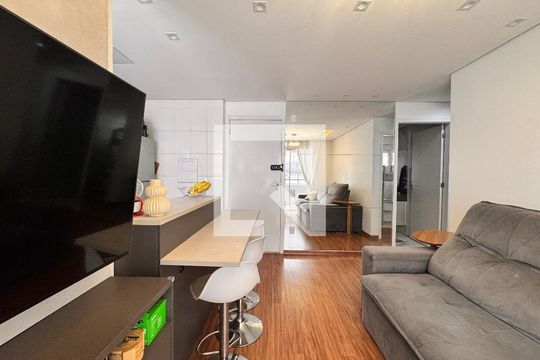 Sala de apartamento à venda com 2 quartos, 65m² em Vila Metalúrgica, Santo André