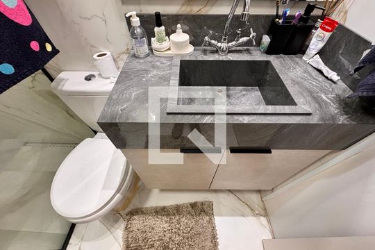 Banheiro de apartamento à venda com 2 quartos, 65m² em Vila Metalúrgica, Santo André