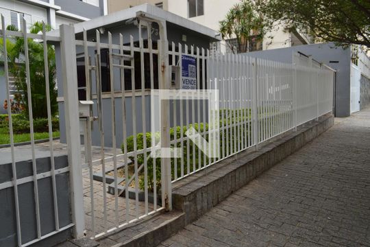 Fachada + Plaquinha de apartamento à venda com 2 quartos, 130m² em Vila Mariana, São Paulo