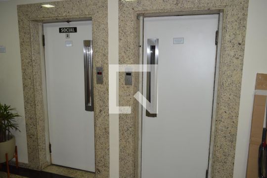Elevadores de apartamento à venda com 2 quartos, 130m² em Vila Mariana, São Paulo