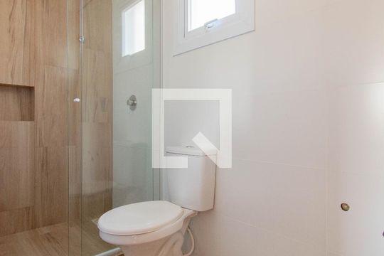 Banheiro de apartamento à venda com 2 quartos, 72m² em Centro, Canoas