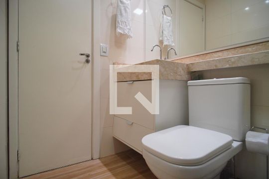 Banheiro de apartamento à venda com 2 quartos, 54m² em Rincão, Novo Hamburgo